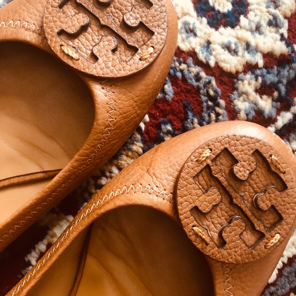 Tory Burch flats fits like 9. (Sz 9.5)caramelColor - Picture 2 of 4